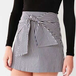 URBAN OUTFITTERS - ALEXA TIE - FRONT MINI SKIRT